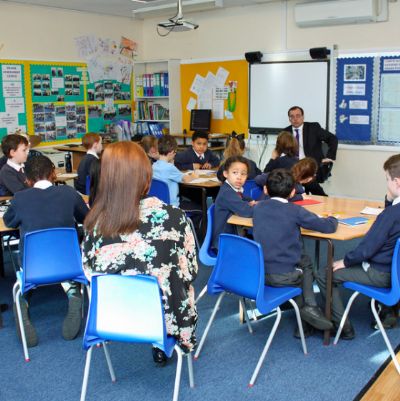 Gareth Thomas Visits School Council